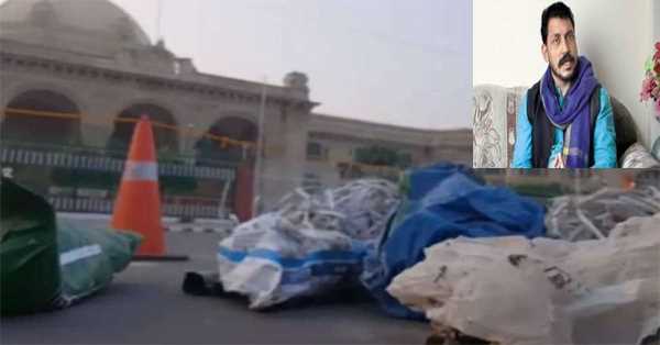 हाथरस मामले को लेकर भीम आर्मी ने विधानसभा के सामने कूड़ा फेंक कर किया प्रदर्शन हाथरस मामले को लेकर भीम आर्मी ने विधानसभा के सामने कूड़ा फेंक कर किया प्रदर्शन